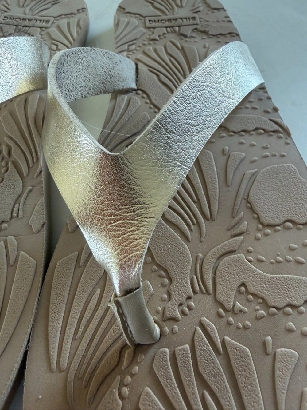 Billabong Metallic Silver Thong Flip Flops Beach Summer Sandals - Picture 9 of 13